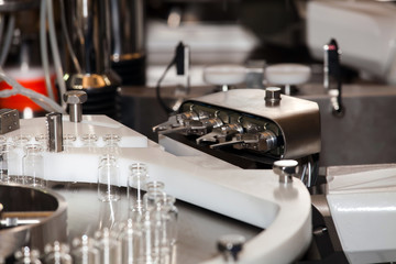 Robotic asepting compounding system, steriline isolators equipment