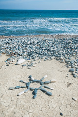 Fototapeta na wymiar The sun is lined with stones, on the seashore 