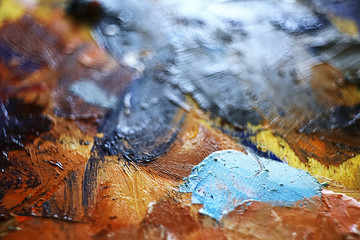 The artist paints a portrait of oil