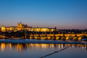Fototapeta na wymiar Prague castle and Charles Bridge at night