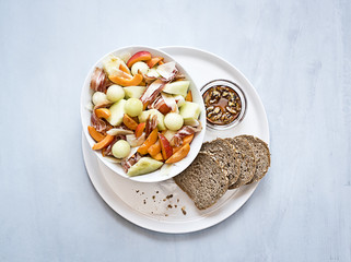 Sommerliche Obstsalate