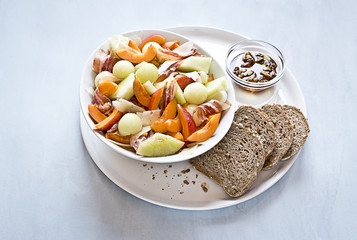 Sommerliche Obstsalate