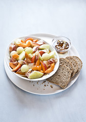 Sommerliche Obstsalate