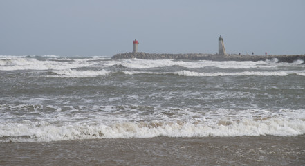 Digue, phare