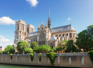 Fototapeta na wymiar famous Notre Dame cathedral church at summer day, Paris, France