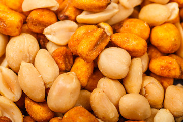 Obraz premium Roasted peanuts and corn kernels