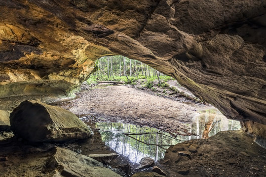 Hocking Hills Cave - Conkle's Hollow, Ohio