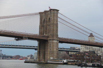 Obraz premium Brooklyin Bridge in eveneing light