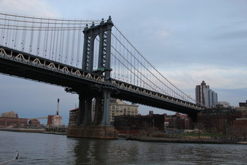Fototapeta na wymiar Manhattan Bridge in evening light