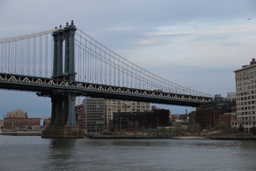 Fototapeta na wymiar Manhattan Bridge in evening light