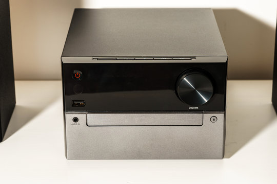 hi-fi stereo music equipment
