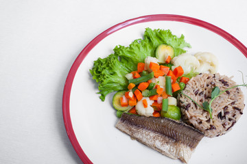 salad with carrot, rice and fish fillet;