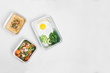 healthy delivery food in containers;