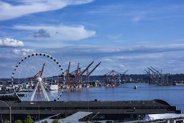 Obraz premium Seattle great wheel with harbor in the background, Seattle, Washington