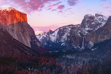 Foto op Canvas Red Sunset over Tunnel View © Maricel