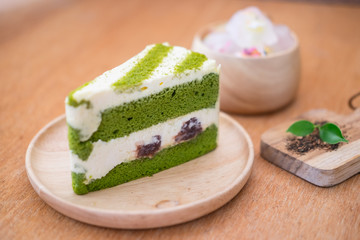 Green tea cakes with red bean