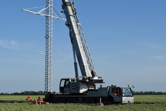 The Elevator Crane