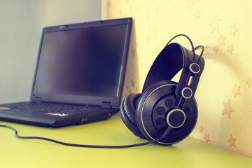 laptop headphones
