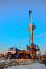 Fototapeta na wymiar The drilling rig to drill for oil and gas.