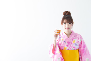 Obraz premium 浴衣の女性・白バック
