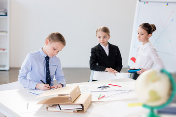 Obraz premium Children working in office