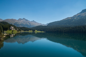 Fototapeta na wymiar Lago di Sankt Moritz, Alta Engadina, Canton Grigioni, Svizzera