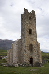 Fototapeta na wymiar Old church in Cetina village, Croatia
