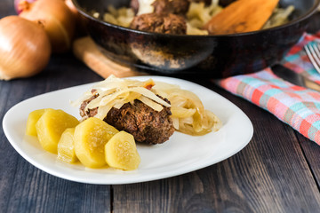 Meatballs stuffed with onion