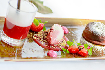 Triple dessert with chocolate and strawberry on wedding table se