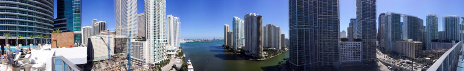 Fototapeta na wymiar MIAMI, FL - FEBRUARY 2016: Panoramic aerial view of Downtown and Brickell Key. Miami attracts 15 million tourists annually