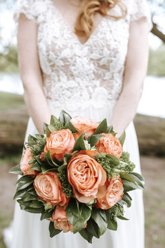 bride holding bouquet 
