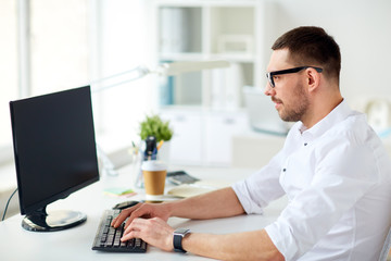 Naklejka na ściany i meble businessman typing on computer keyboard at office