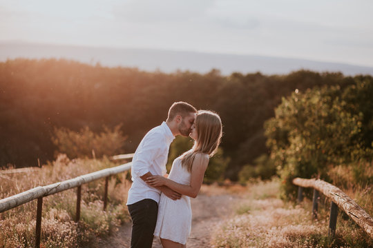 couple kissing in sundown