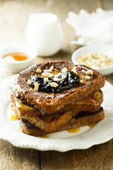 French toasts with cinnamon, honey and nuts
