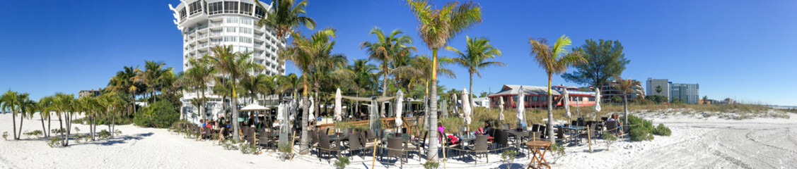 Obraz premium ST PETERSBURG, FL - FEBRUARY 2016: Panoramic view St Pete Beach. The city is a famous Florida destination