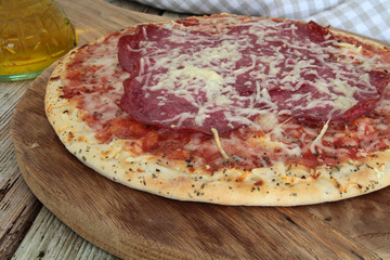 pizza au salami