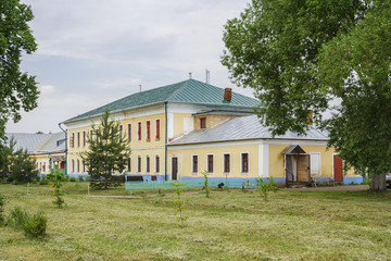 Настоятельский корпус с трапезной в Авраамиевском Богоявленском монастыре в Ростове Великом, Ярославская область © Тищенко Дмитрий