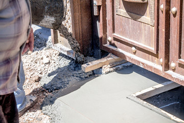 Concreting of concrete manually