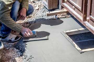 Concreting of concrete manually