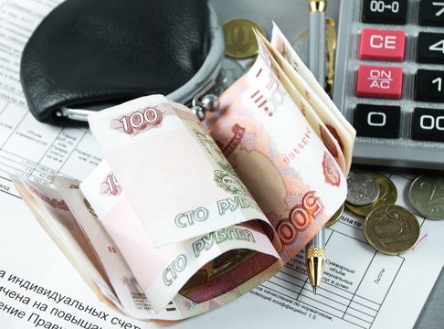 Российские деньги ,кошелек и калькулятор 