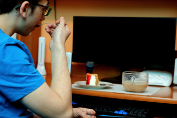 During the relaxation or during the work on the computer best an aromatic coffee is tasting.