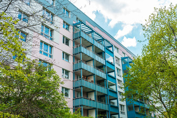 Obraz na płótnie Canvas colorful plattenbau building at berlin