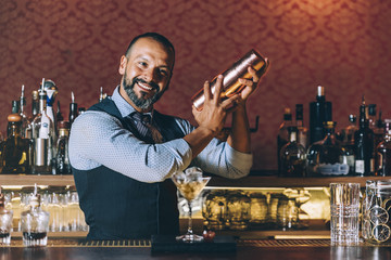 Barman is making cocktail at night club. - obrazy, fototapety, plakaty