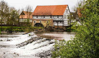 Fototapeta na wymiar Historische Wassermühle an der Lahn in Argenstein. Bei Weimar.