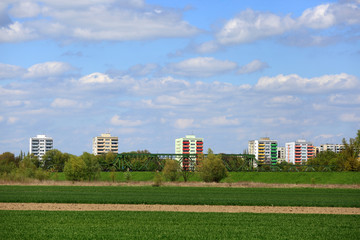 Fototapeta na wymiar Zielona pola, wiadukt kolejowy i bloki mieszkalne w Opolu.
