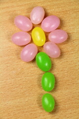 Bonbons colorés de Pâques en forme de fleur