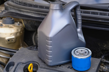 Oil filter and engine oil
