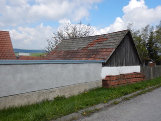 country house by an asphapted road