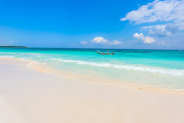 Fototapeta na wymiar Xpu-Ha Beach - boat at beautiful caribbean coast of Mexico - Riviera Maya