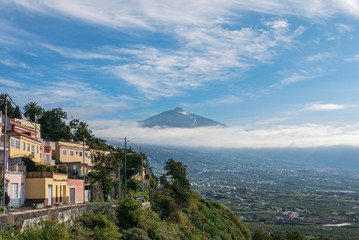 Fototapeta na wymiar Blick auf den Pico del Teide von Teneriffa 